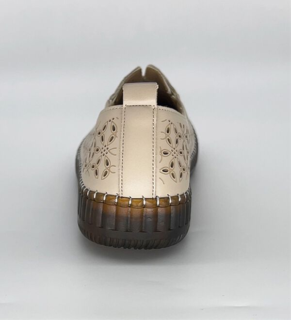 BELLUNA（ベルーナ）の「ゆったりカットワークスリッポン（スリッポン）」｜詳細画像