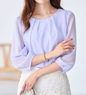 alotta（アロッタ）の「【５つの機能付】ひんやり！アクセ付シフォンタックブラウス（ブラウス）」｜サックス