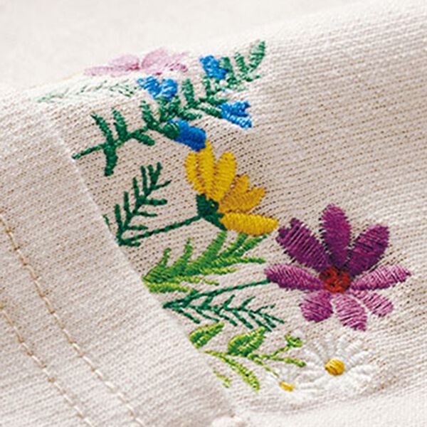 BELLUNA（ベルーナ）の「ポケット刺しゅう袖タックデザインプルオーバー（カットソー）」｜詳細画像