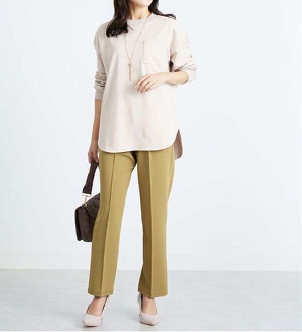 BELLUNA（ベルーナ）の「吸湿発熱ポンチ素材ポケット付プルオーバー（カットソー）」｜詳細画像