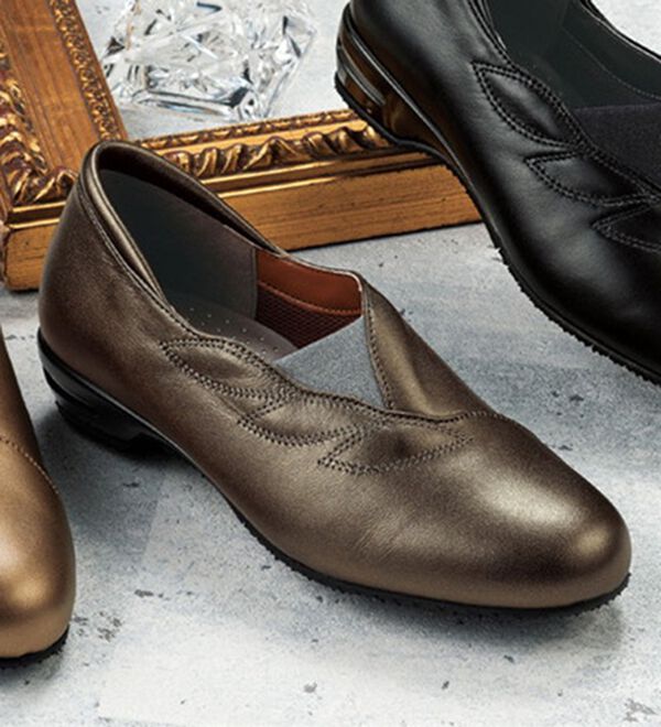 ルフラン（ルフラン）の「リーフデザインエレガントウォーキングパンプス（パンプス）」｜ダークシルバー