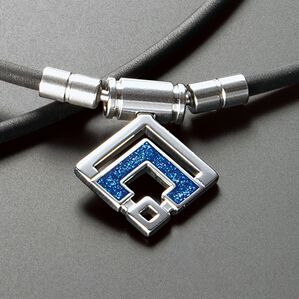 「コラントッテ　医療機器ネックレス　タオネックレススリム（その他美容・健康機器）」｜シルバー・ブルー