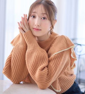 alotta（アロッタ）の「配色フリルケーブルニット（ニット・セーター）」｜コーラルオレンジ