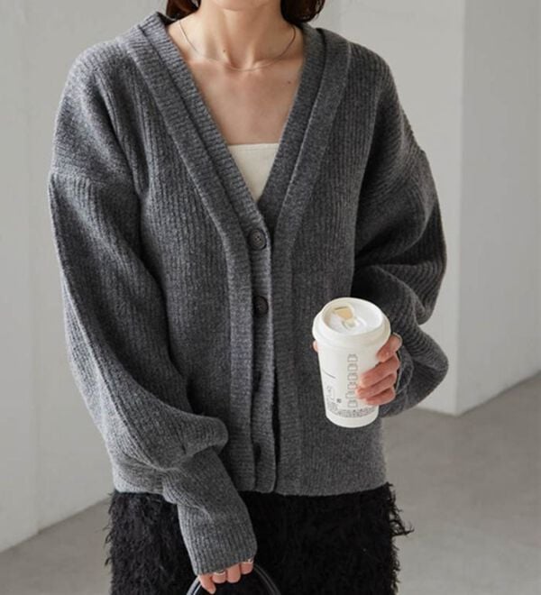 RANAN（ラナン）の「フロントレイヤードＶカーディガン（ニットカーディガン）」｜詳細画像