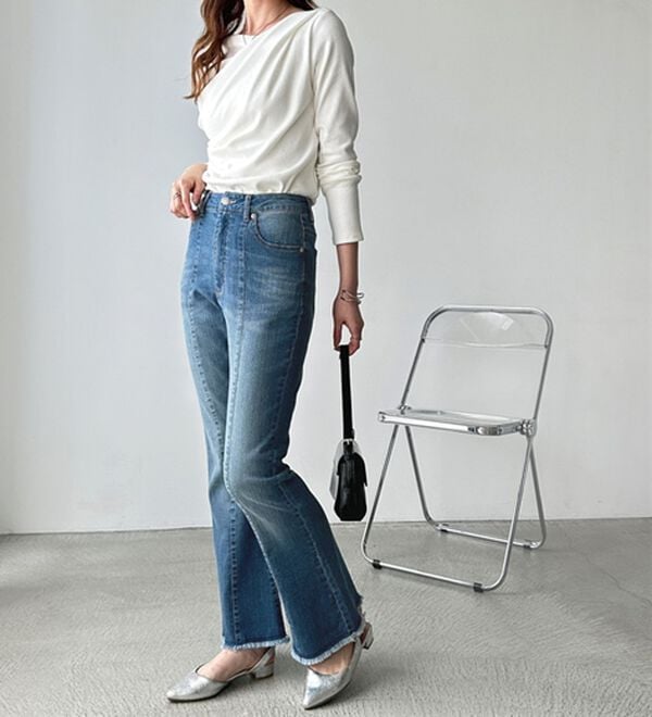 GeeRA（ジーラ）の「センターシームフレアデニムパンツ（フルレングスパンツ）」｜詳細画像