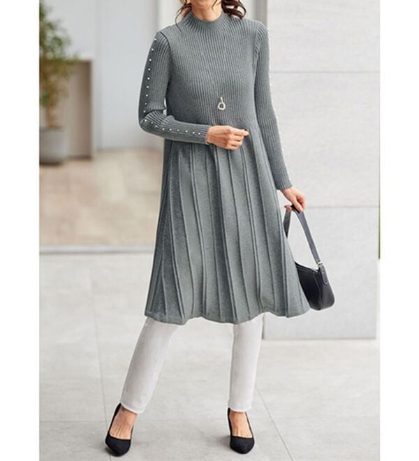 BELLUNA（ベルーナ）の「体型を拾いにくい！ビジュー使いプリーツ風ニットチュニックワンピース（チュニックワンピース）」｜詳細画像