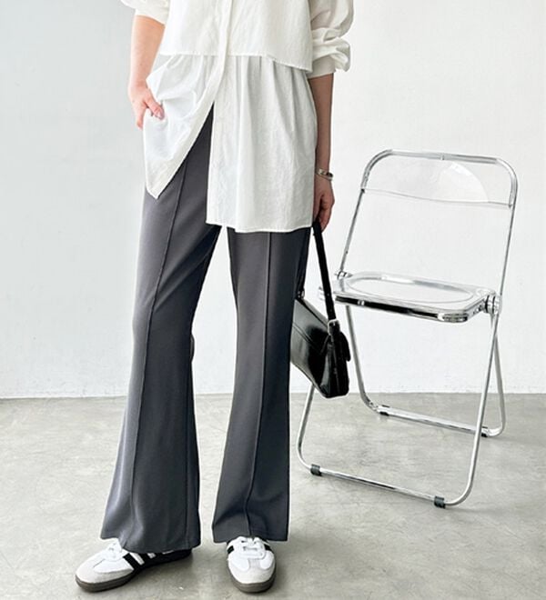 GeeRA（ジーラ）の「センターラインセミフレアカットパンツ（フルレングスパンツ）」｜詳細画像