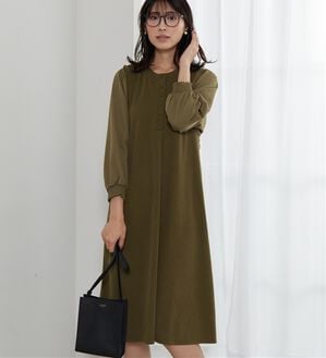 BELLUNA（ベルーナ）の「ヘンリーネック袖切替デザインワンピース（その他ワンピース）」｜カーキ系