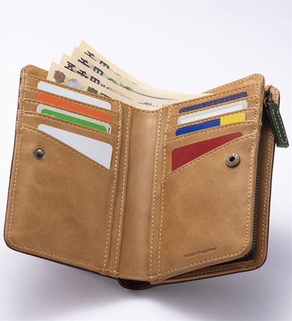 「＜ハッシュパピー＞ステッチがお洒落な縦型二つ折り財布（メンズ財布・パスケース）」｜詳細画像