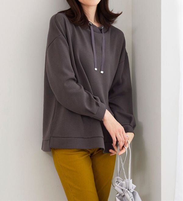 BELLUNA（ベルーナ）の「上品見えとろみワイドネックプルオーバー（カットソー）」｜詳細画像