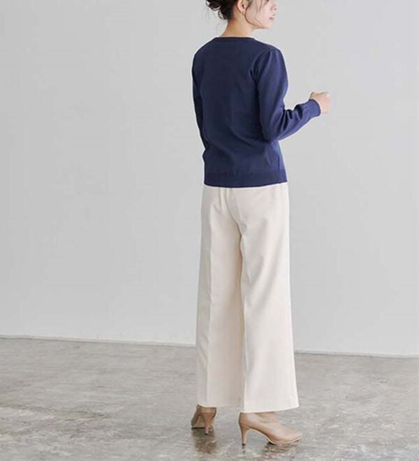 Pierrot（ピエロ）の「上品見えスポンジニットゴールドボタンカーディガン（ニットカーディガン）」｜詳細画像