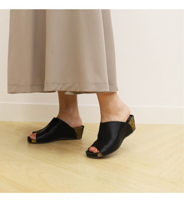 新品未使用品・LAURENCE フットベッドサンダル(22.5cm) （ISLAND  