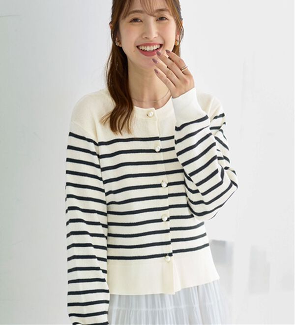 alotta（アロッタ）の「＜選べる２丈＞洗える！パール調ボタンゆるニットカーディガン（ニットカーディガン）」｜ボーダー ショート丈
