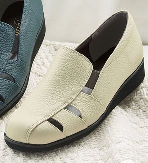 ルフラン（ルフラン）の「柔らかレザーの４Ｅグルカ風デザインシューズ（スリッポン）」｜アイボリー