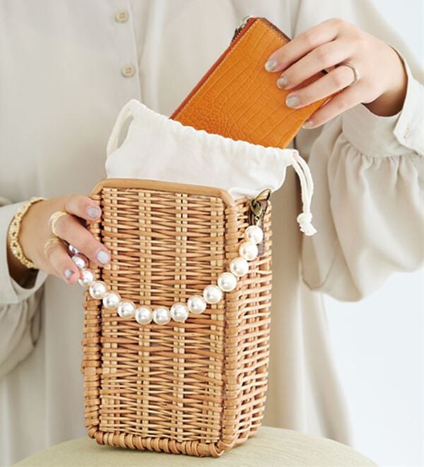 BELLUNA（ベルーナ）の「パールがきらめくミニかごバッグ（ショルダーバッグ）」｜詳細画像