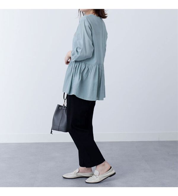 BELLUNA（ベルーナ）の「胸元刺しゅうデザインブラウス（ブラウス）」｜詳細画像