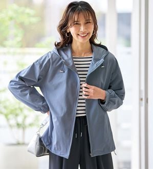 BELLUNA（ベルーナ）の「後ろギャザーが可愛い持ち運びラクラクはっ水パーカー（パーカー）」｜ブルー