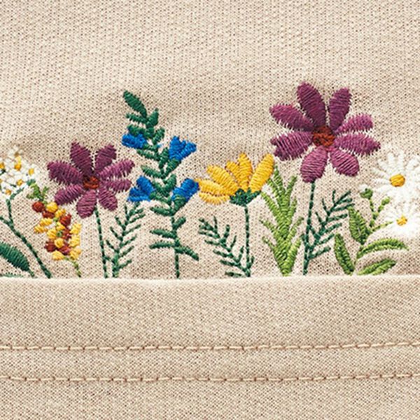 BELLUNA（ベルーナ）の「ポケット刺しゅう袖タックデザインプルオーバー（カットソー）」｜詳細画像