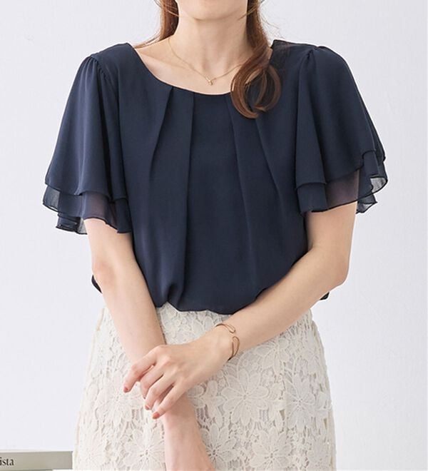 alotta（アロッタ）の「【５つの機能付】ひんやり！インナー付きフリル袖シフォンタックブラウス（ブラウス）」｜詳細画像