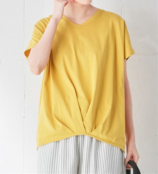 Viola e Viola（ヴィオラ エ ヴィオラ）の「綿１００％ゆったり裾タックＴシャツ（Tシャツ）」｜マスタード