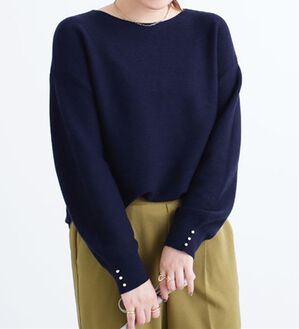 BELLUNA（ベルーナ）の「袖口パール使いもちもちニットプルオーバー（ニット・セーター）」｜ネイビー