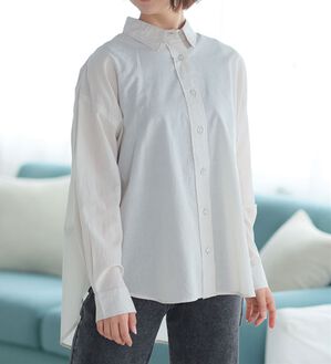 A HAPPY MARILYN（アハッピーマリリン）の「【Ｌ～６Ｌ】綿１００％ゆったりシルエットシャツ【風通るクラシック】（シャツ）」｜グレージュ