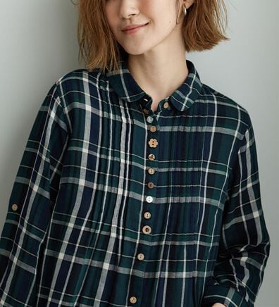 BELLUNA（ベルーナ）の「【綿100％素材】ダブルガーゼ素材丸衿多ボタンブラウス（ブラウス）」