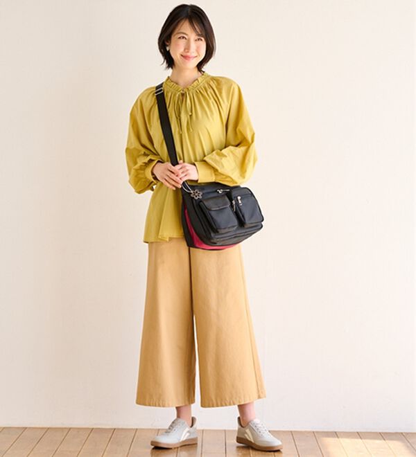 BELLUNA（ベルーナ）の「マチが拡がる！多ポケットショルダーバッグ（ショルダーバッグ）」｜詳細画像