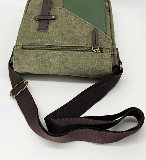 「＜クロコダイル＞洗い加工帆布スマートショルダー（メンズショルダーバッグ）」｜詳細画像