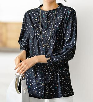 BELLUNA（ベルーナ）の「ピンタック使いドット柄プリントブラウス（ブラウス）」｜詳細画像