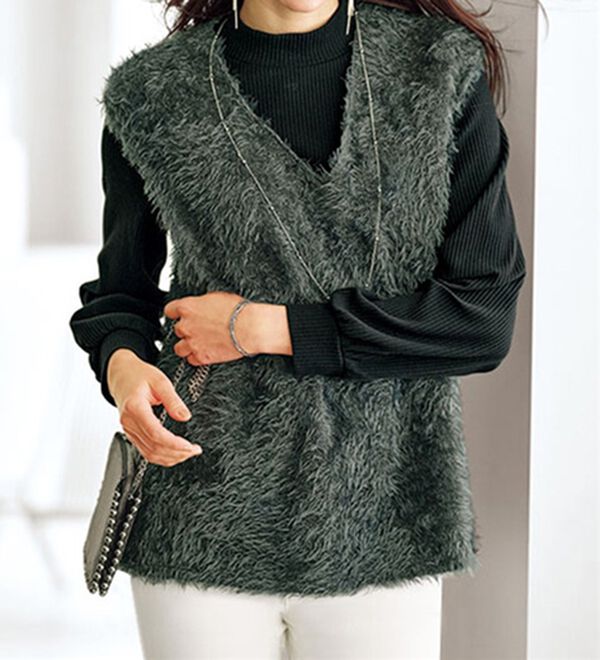 BELLUNA（ベルーナ）の「上品シャギー素材ベストアンサンブル（アンサンブル）」｜チャコール系