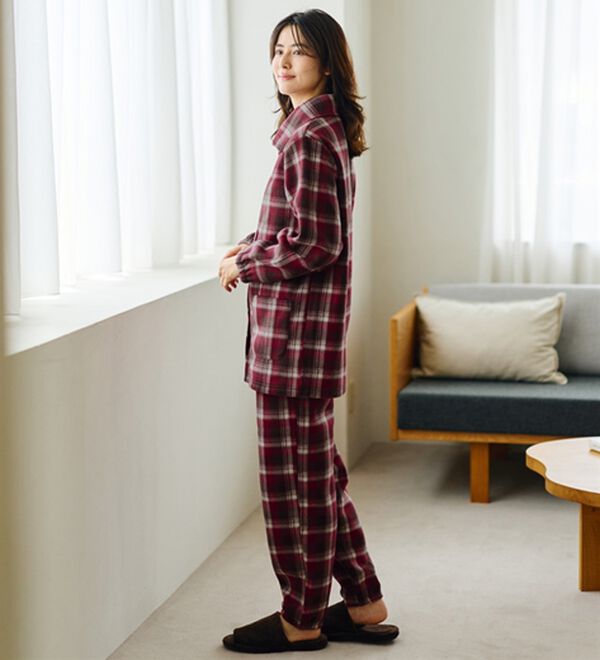 LAVIENNE（ラヴィエンヌ）の「【首元までぬくぬく】ソフトでかるぽかフリースハイネックパジャマ（パジャマ・ルームウェア）」｜詳細画像