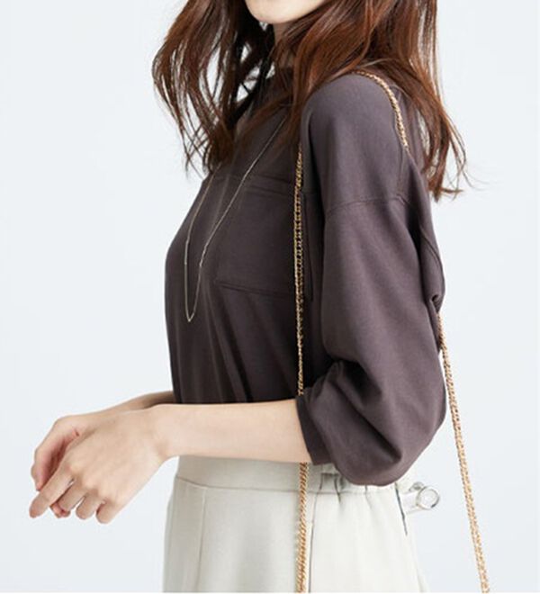 BELLUNA（ベルーナ）の「吸湿発熱ポンチ素材ポケット付プルオーバー（カットソー）」｜詳細画像