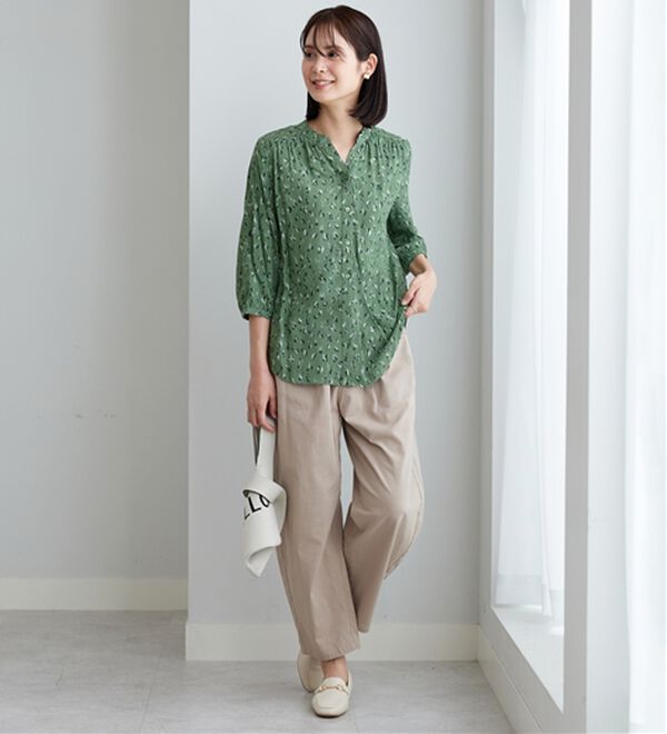 BELLUNA（ベルーナ）の「レーヨン素材ギャザー使いプリントブラウス（ブラウス）」｜詳細画像