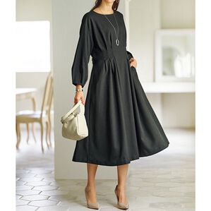 BELLUNA（ベルーナ）の「着心地らくらくウエストタック使いゆったりワンピース（その他ワンピース）」｜黒