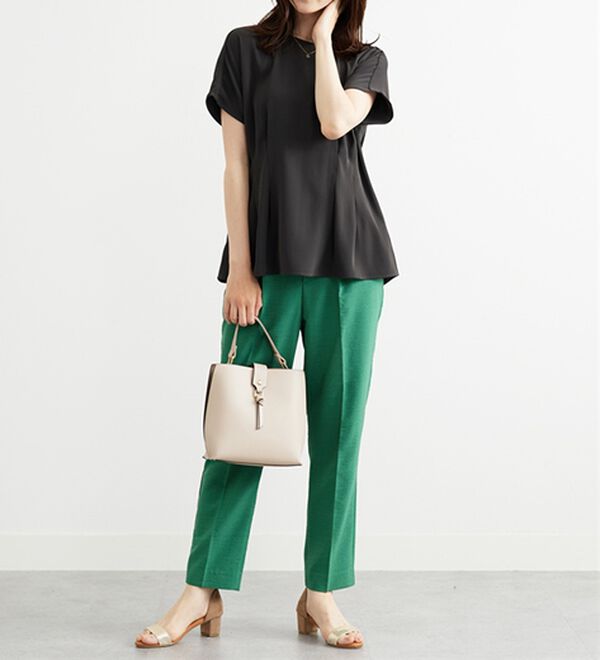 BELLUNA（ベルーナ）の「〈オフィス対応〉タックデザインブラウス（ブラウス）」｜詳細画像