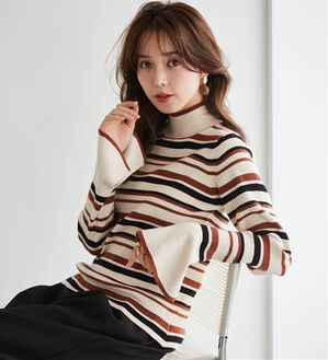 RANAN（ラナン）の「配色使いフレアー袖プチハイネックリブニット（ニット・セーター）」｜ブラウン系ボーダー