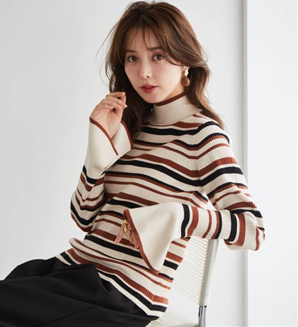 RANAN（ラナン）の「配色使いフレアー袖プチハイネックリブニット（ニット・セーター）」｜ブラウン系ボーダー