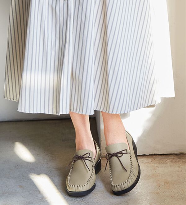 ルフラン（ルフラン）の「＜ラシーナコンフォート＞リボン付４Ｅ手縫いモカシン（フラットシューズ）」｜詳細画像