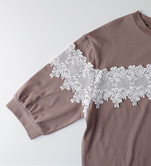 BELLUNA（ベルーナ）の「ケミカルレース使い華やかプルオーバー（カットソー）」｜詳細画像