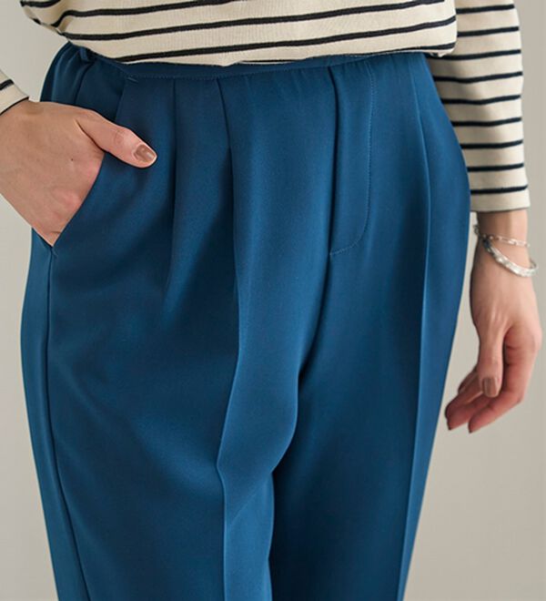 BELLUNA（ベルーナ）の「すっきり美脚タックテーパードパンツ（フルレングスパンツ）」｜詳細画像