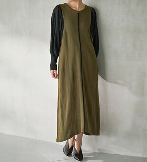 RANAN（ラナン）の「ボリューム袖アウトシームニットワンピース（ニットワンピース）」｜カーキ（クルー）