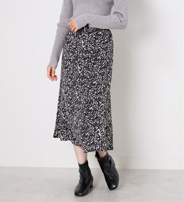 BELLUNA（ベルーナ）の「艶やかプリント切替フレアースカート（ロングスカート）」｜詳細画像