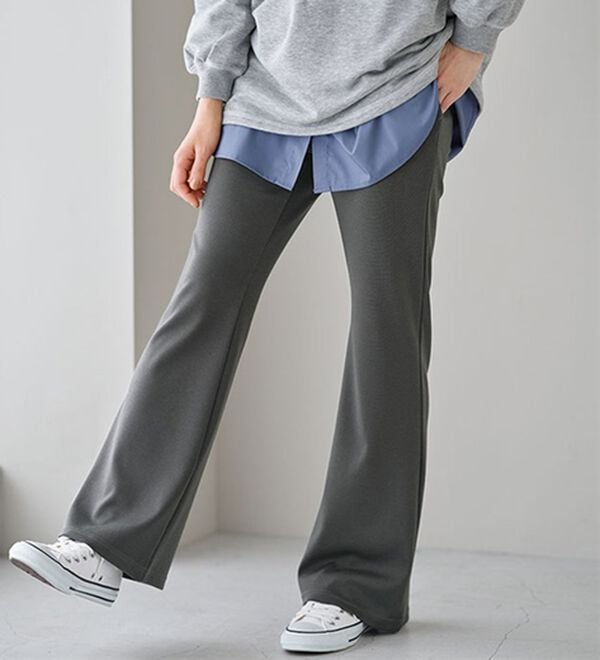BELLUNA（ベルーナ）の「シュッと体型カバー！ジャストフィットフレアーパンツ（フルレングスパンツ）」｜グレー