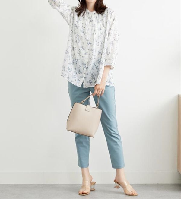 BELLUNA（ベルーナ）の「綿100％ギャザーデザインブラウス（ブラウス）」｜詳細画像