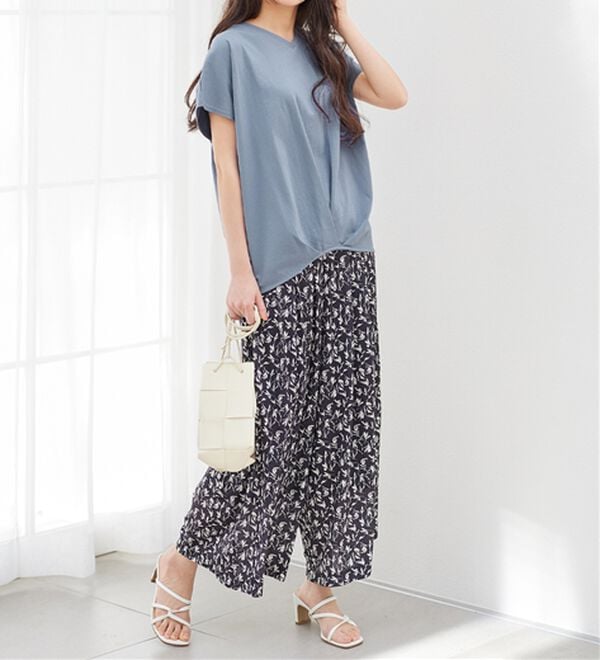 Viola e Viola（ヴィオラ エ ヴィオラ）の「綿１００％ゆったり裾タックＴシャツ（Tシャツ）」｜詳細画像