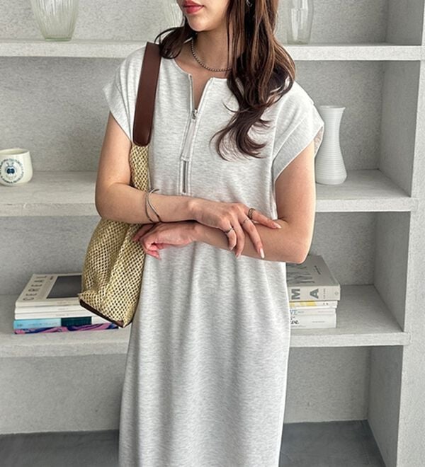 GeeRA（ジーラ）の「前後２ＷＡＹハーフジップＩラインワンピース（カットソーワンピース）」｜詳細画像