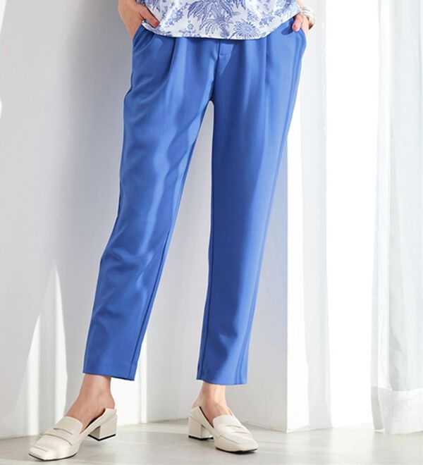 RANAN（ラナン）の「【ひんやり・ＵＶ】機能付麻調美脚タックテーパードパンツ（フルレングスパンツ）」｜ブルー