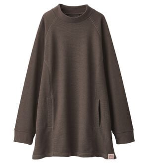 BELLUNA（ベルーナ）の「綿入り素材ラグランデザインポケットトレーナー（トレーナー・スウェット）」｜モカ