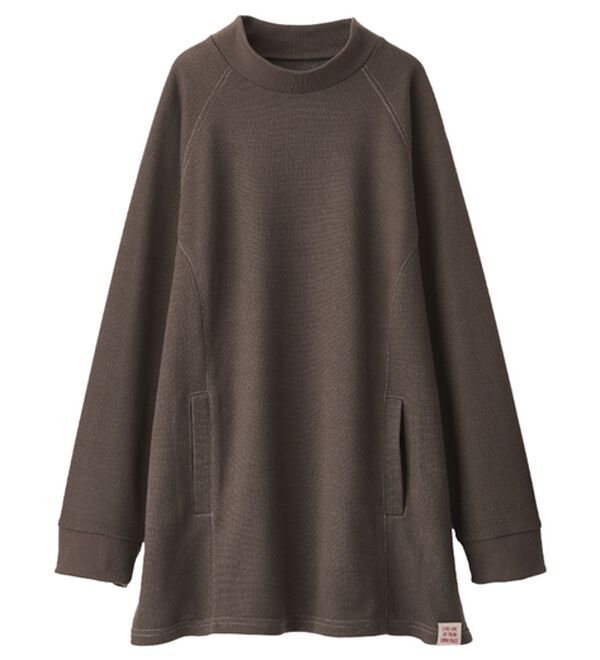 BELLUNA（ベルーナ）の「綿入り素材ラグランデザインポケットトレーナー（トレーナー・スウェット）」｜モカ